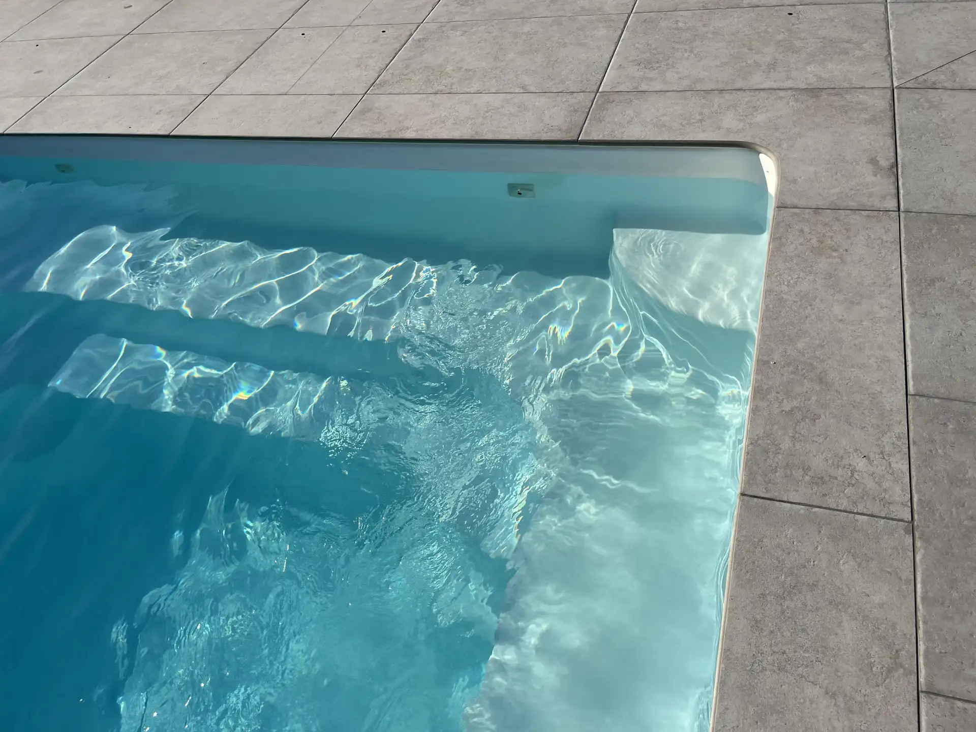 realisation-piscine-herbert-damien-carrelage (4)_webp